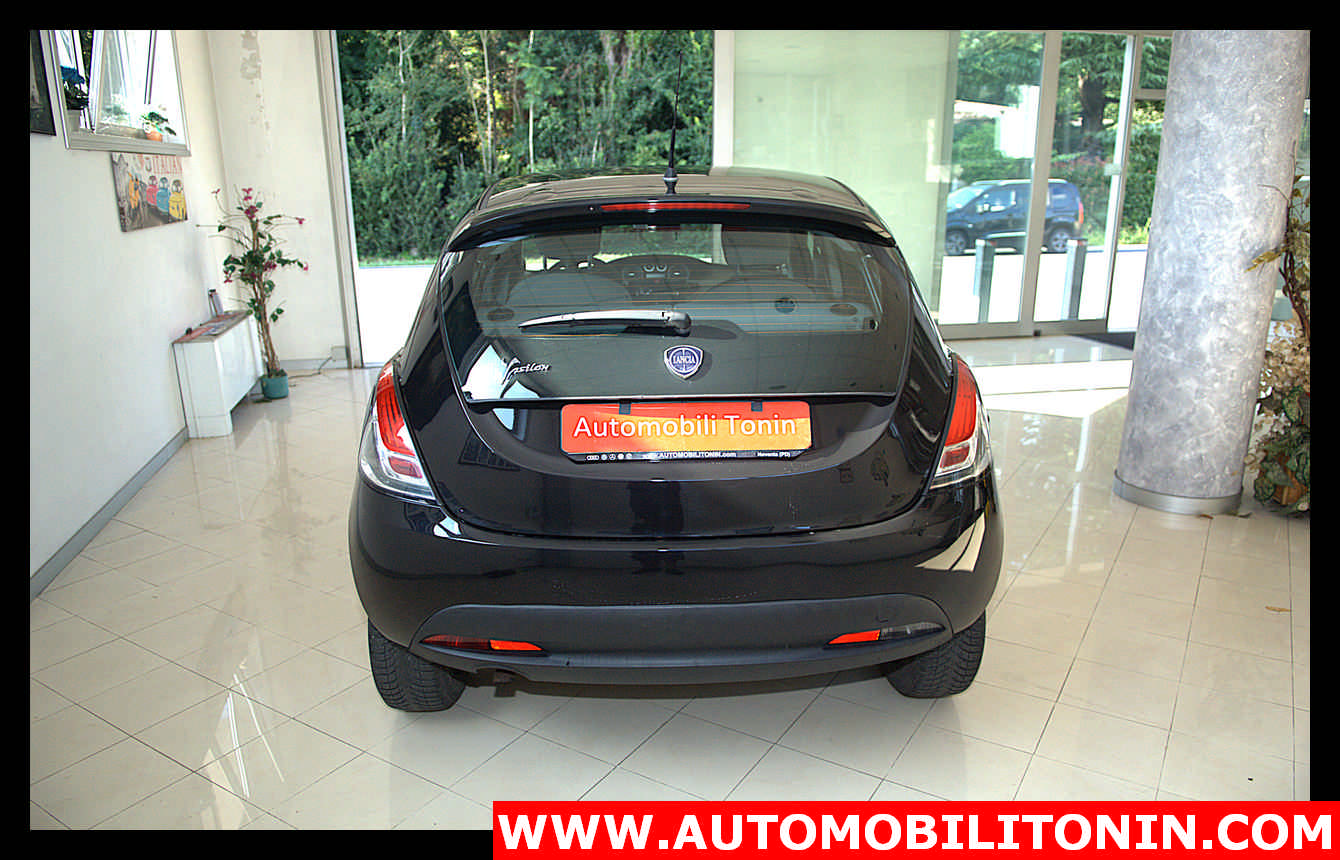 lancia ypsilon metano (4)
